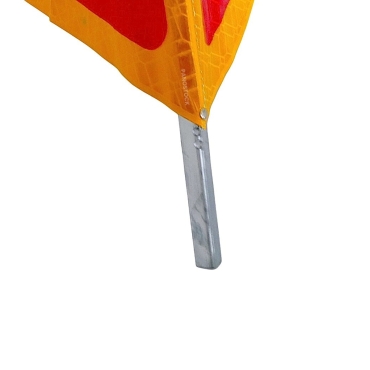 Vue du pied du panneau de travaux AK14 tripode pliable classe 2