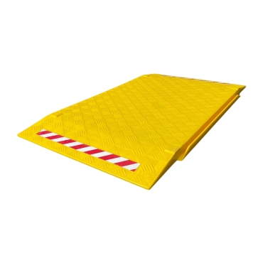Vue de 3/4 de la plaque de passage extensible pour tranchées